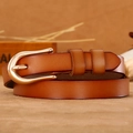 Cintura sottile in pelle marrone da donna con fibbia a ferro di cavallo dorata - Cammello