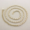 Elegant gold metal chain belt woven with white leather and featuring a pearl pendant - White