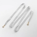 Elegante catena in vita in raso grigio con pendenti floreali dorati e cristalli per abiti - Grigio