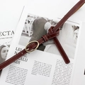 Elegante cintura sottile in pelle rosso vino con fibbia dorata e cuciture a contrasto - Marrone Rossastro