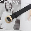 Ceinture noire classique en cuir pour femme avec une boucle ovale dorée minimaliste - Noir