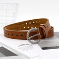 Vintage bruine leren riem met sterren-uitsparingen en ronde zilveren gesp - camel