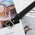 Ceinture classique en cuir noir pour femmes avec coutures contrastées et boucle carrée argentée - Noir