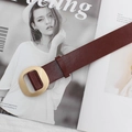 Cintura da donna bordeaux in pelle con fibbia ovale dorata e stile retrò alla moda - Marrone Rossastro