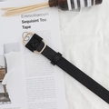 Cintura minimalista in pelle nera con fibbia a D dorata per un look femminile - Nero