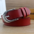 Cintura in pelle rossa da donna con fibbia ad ardiglione in argento vintage inciso - Rosso
