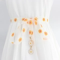 Gürtelseil mit Gänseblümchen-Druck, Netzgewebe, weißen Emaille-Blumen und Schleife - Weiß