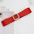Cintura elastica rossa da donna con fibbia quadrata dorata e perle incastonate - Rosso / 75cm
