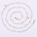 Elegante catena dorata in metallo con perle bianche e chiusura a moschettone per i vestiti - Oro