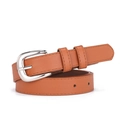 Cintura sottile classica da donna in finta pelle color cammello con fibbia argentata - Cammello