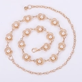 Elegante catena dorata da vita per abiti con fiori di prugno e perle bianche - Oro