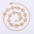 Elegante catena in metallo dorato da donna con maglie a rosa 3D e chiusura a moschettone - Stile Rosa (WP377 Oro) / Oro