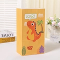 Sac cadeau créatif en papier kraft jaune avec un mignon dinosaure de dessin animé et texte - Style Dinosaure Jaune (3)