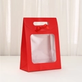 Sacchetto regalo rosso con finestra in PVC, fiocco e manico fustellato - Finestra a Lembo-Rosso / 26x19x9