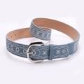 Hellblauer bestickter Vintage-Ledergürtel mit Blumenmustern und Silberschnalle - Blau