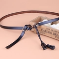 Ceinture fine en cuir noir pour femme avec boucle ronde dorée et glands élégants - Noir