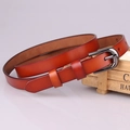 Damen-Ledergürtel in Karamellbraun mit anthrazitfarbener Dornschließe und Retro-Design - Camel