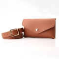 Elegante conjunto de bolso de cinturón marrón con hebilla dorada y mini bolsa sobre - Camel