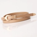 Eleganter schmaler PU-Ledergürtel für Damen in Hellkhaki mit goldener Blumenschnalle - Khaki