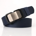 Donkerblauwe herenriem van nylon met een moderne matzwarte en geborstelde metalen gesp - Marineblauw