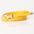 Damen-Schmaldgürtel aus mattem, gelbem PU-Leder mit goldener, gravierter Gürtelschnalle - Gelb