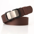 Donkerbruine nylon heren riem met geborstelde metalen gesp voor casual jeans - koffiekleur