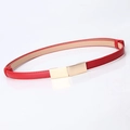 Sottile cintura rossa regolabile in ecopelle per donna con fibbia metallica oro chiaro - Rosso