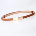 Sottile cintura da donna in pelle marrone con fibbia rettangolare in oro lucido - Cammello