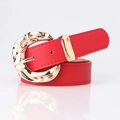 Elegante cintura da donna in pelle rossa con fibbia dorata ondulata unica per jeans - Rosso