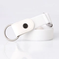 Cintura elastica bianca regolabile da donna con anello in metallo argento e bottone - Bianco