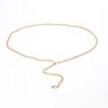 Elegante cintura a catena in metallo dorato con ciondolo rotondo e chiusura regolabile - Oro