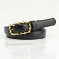 Cinturón fino de cuero negro para mujer con hebilla rectangular dorada de textura trenzada - Negro