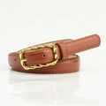 Cinturón minimalista de cuero marrón para mujer con hebilla dorada de diseño trenzado - Camel