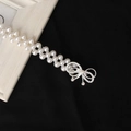 Eleganter zweireihiger Perlengürtel mit silberner Schleifenschließe und Strasssteinen - Silberne Schleife Stil (8135)
