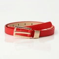 Cinturón de mujer rojo en cuero granulado con hebilla dorada elegante y grabada - Rojo