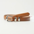 Fine ceinture marron minimaliste avec boucle argentée pour robes et jeans en marron - Chameau