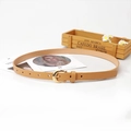 Sottile cintura da donna in pelle PU cammello con fibbia a ferro di cavallo dorata - Cachi