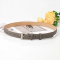 Cintura sottile da donna in pelle grigia minimalista con fibbia quadrata in metallo argento - grigio scuro