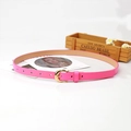Ceinture fine chic en similicuir rose vif avec une boucle dorée en D en alliage poli - Rose rouge