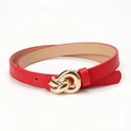 Cintura sottile in pelle rossa da donna con fibbia a nodo in metallo dorato lucido - 103CM / Rosso