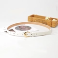 Ceinture élégante en cuir PU blanc pour femme avec une boucle fer à cheval dorée polie - Blanc