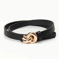 Cintura sottile da donna in pelle Saffiano nera con fibbia a nodo in metallo dorato - 103CM / Nero