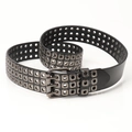 Schwarzer Punk-Ledergürtel mit drei Reihen silberner Metallösen und Triple-Pin-Schnalle - Schwarz Mit Gunmetal-Schnalle / 3.8cm Breit 110cm Lang