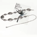 Cadena de cintura vintage de metal plateado con eslabones grabados y cierre ajustable - Estilo Relieve Ondas (L24)
