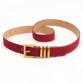 Ceinture vintage en daim rouge avec boucle rectangulaire dorée et passants en métal - Rouge