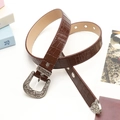 Dunkelbrauner Gürtel mit Krokodilprägung und silberner Gürtelschnalle im Vintage-Stil - Kaffeebraun