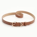 Cintura sottile da donna in pelle marrone con fibbia dorata e anello in metallo a V - Cammello