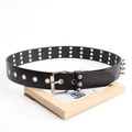 Cintura punk in pelle nera con tre file di occhielli metallici e borchie a cono argento - Nero / 100cm