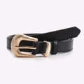 Cinturón fino de cuero negro para mujer con hebilla de metal dorado texturizado y elegante - Negro
