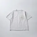Camiseta gris claro de cuello redondo con bolsillo de lino texturizado en el pecho - S / Gris